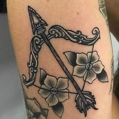 Traditional Bow Tattoo, Arrow With Flowers Tattoo, Tattoos Sagittarius, Bow Tattoo Thigh, Sagittarius Style, Extraordinary Aesthetic, Bow Arrow Tattoos, Bow And Arrow Tattoo, Archery Tattoo