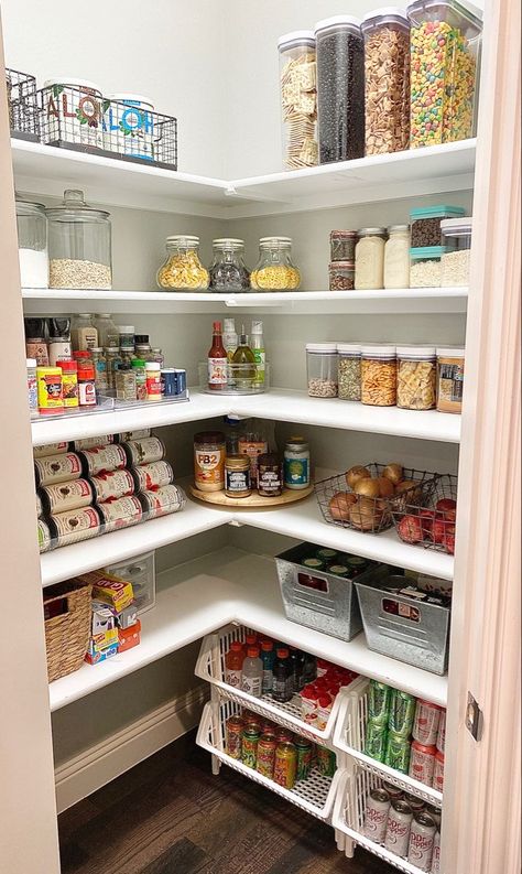 Pantry Organization Ideas Shelves, Pantry Closet Design, Organiser Cucina, Pantry Layout, Open Pantry, Ikea Desk Hack, Pantry Inspiration, Pantry Room, Organized Pantry