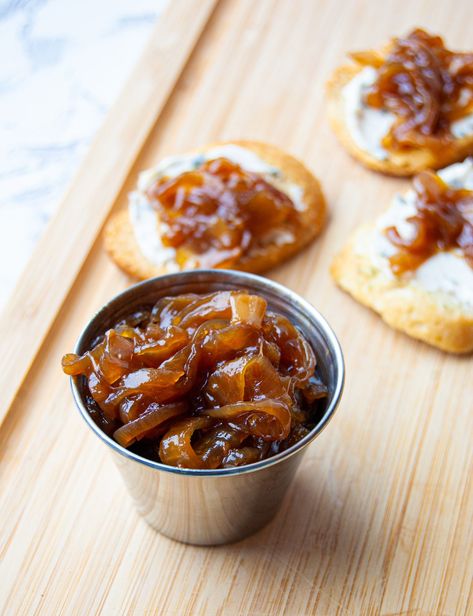 Smoky Balsamic Onion Jam [meat-free] Balsamic Onion Jam, Onion Jam Recipe, Caramelised Onion Chutney, Red Onion Jam, Hawaiian Sweet Breads, Balsamic Onions, Balsamic Recipes, Jam Recipes Homemade, Onion Jam