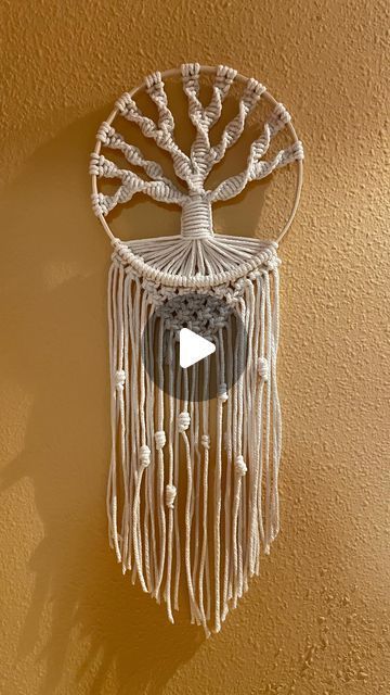 Patron Macrame, Diy Macrame Plant Hanger Pattern, Diy Macrame Plant Hanger Tutorials, Macrame Square Knot, Art Macramé, Easy Yarn Crafts, Macrame Wall Hanging Tutorial, Tutorial Macramé, Macrame Plant Hanger Tutorial