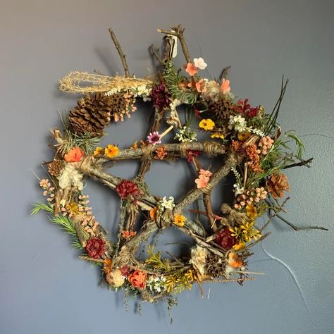 Pentacle Wreath Diy, Witchy Wreath Diy, Mabon Wreath, Witchy Crafts Diy Projects, Pagan Wreath, Pentacle Wreath, Pagan Beliefs, God And Goddess, Pagan Crafts