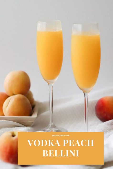 Vodka Peach Bellini - kick off your weekend with this easy 3 ingredient cocktail. All you need is frozen peaches, Prosecco and Vodka. Cheers to that! Vodka Recipes Easy, Peach Cocktail Recipe, Peach Bellini Recipe, Frozen Peach Bellini, Prosecco Drinks, Vodka Cocktails Easy, Bellini Recipe, Peach Vodka, Frozen Peaches