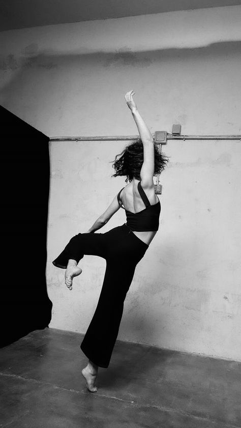 Contemporary Dance Photography Poses, Contemporary Dance Aesthetic, Contemporary Dance Photography, Dance Photo Shoot, Dancer Photography, Dance Photography Poses, Dancing Aesthetic, Jazz Dance, Dance Photos