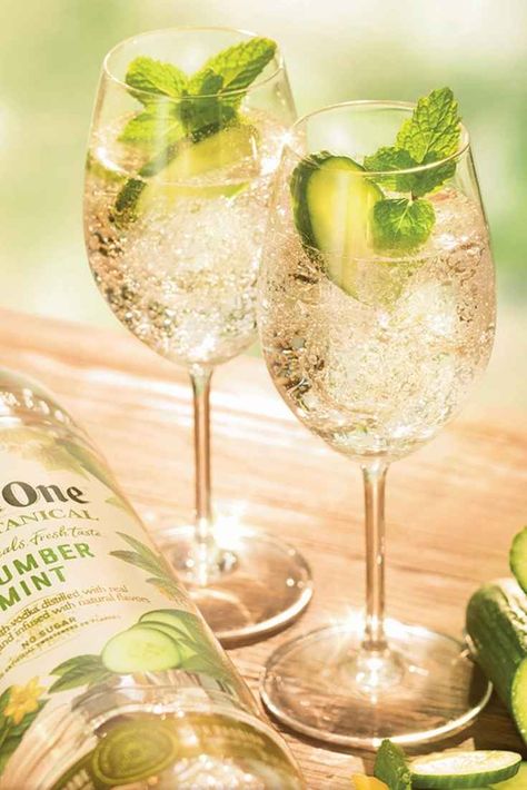 An easy Spritz cocktail recipe using Ketel One with Cucumber & Mint! Perfect for Summer. #cocktail #recipe #spritz #vodka #cucumber #mint Ketel One Cucumber Mint Recipes, Kettle One Cucumber Mint Recipes, Kettle One Botanical Vodka Recipes, Ketel One Botanical Recipes, Cucumber Mint Vodka Cocktail, Cucumber Mint Cocktail, Cucumber Spritzer, Mint Drink Recipe, Kettle One Vodka