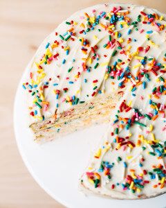 Homemade Funfetti Cake, Yoghurt Cake, Funfetti Cake, Sprinkle Cake, A Piece Of Cake, Piece Of Cake, Baking Sweets, Sweets Treats, Cake Inspiration