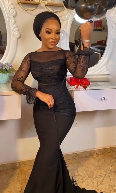 Lace And Plain Asoebi Styles, Black Nigerian Dress, Black Asoebi, Plain Black Long Dress, Dinner Gown Styles, African Print Skirt Ankara Styles, Lace Gown Styles Nigerian, Nigerian Traditional Dresses, Lace Dress Classy