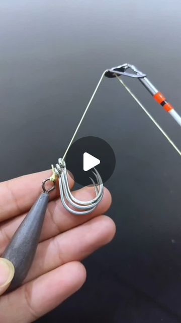 Fishing Line Knots, Carp Fishing Rigs, Hook Knot, Fishing Basics, Fishing Hook Knots, Fishing Sinkers, Ice Fishing Rods, Fishing Hacks, Fly Fishing Lures