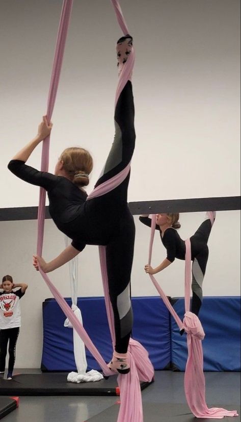 Aerial Silks In House, Silk Aerial Poses, Aerial Silk Outfit, Ariel Silks In Bedroom, Arial Silk Aesthetic, Aerial Silks Outfit, Aerial Dance Aesthetic, Areal Silk Aesthetic, Ariel Silks Aesthetic