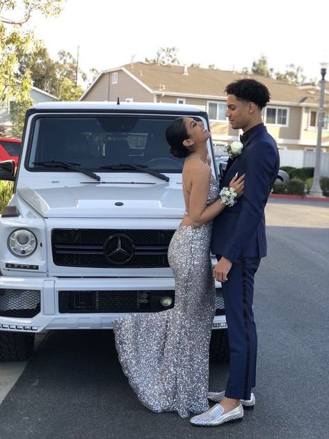 Navy Blue And Silver Prom Couple, Couple Prom Outfits, Prom Couples Outfits, Couples Prom, Couple Prom, Gray Wigs, Prom Pictures Couples, Prom Goals, Prom Picture Poses