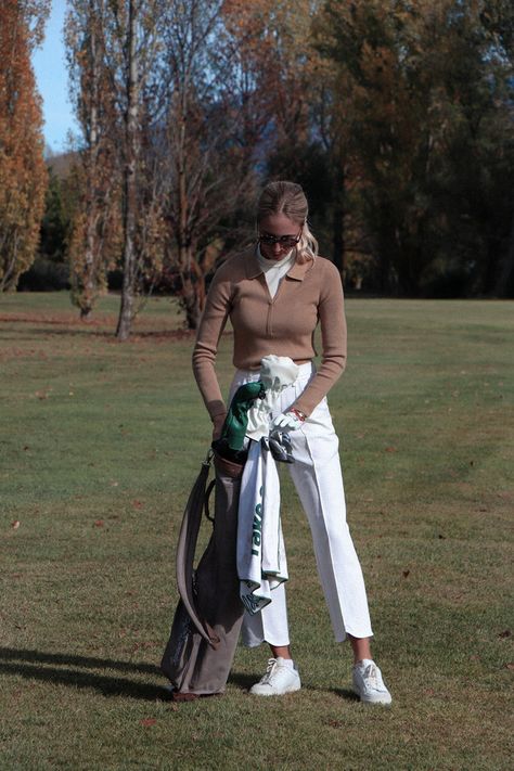 Mastering Spring Golf Layering with Katha: Style, Versatility, and Per Hijabi Golf Outfit, Vintage Womens Golf Fashion, Old Money Golf Outfit Women, Women’s Golf Outfit Aesthetic, Golf Girl Outfit Aesthetic, Ladies Golf Outfits Winter, Vintage Golf Outfit Woman, Womens Golf Outfit Ideas, Classic Golf Style