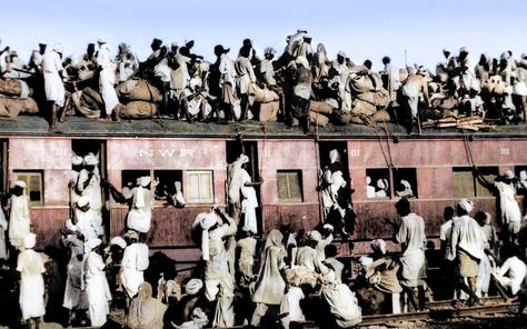 India Pakistan Partition Pictures, Partition India And Pakistan, Partition Of India, Earth Day Drawing, Border Security Force, Divide And Rule, Daman And Diu, Social Project, History Of Pakistan