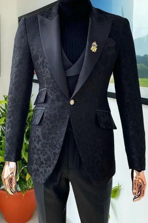 Black Suit Wedding Groomsmen Color Schemes, Prom Men Suits, Prom Turtleneck Men, Prom Suit Ideas For Men, Goth Wedding Suits Men, Taxido Suit For Men Wedding Black, Fancy Tuxedo For Men, Prom Accessories Men, Black Prom Suits Men