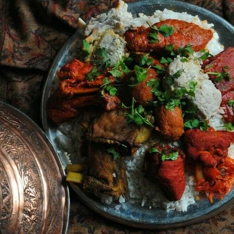 Kashmiri Wazwan, Kashmiri Food, Tandoori Chicken, Taste Buds, Family Meals, Diner, Meat, Chicken, Ethnic Recipes