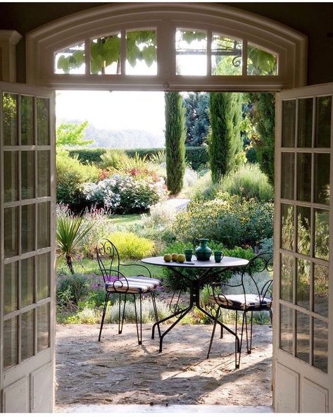 Provence Garden, Countryside House, Open Door, French Cottage, French Garden, Provence France, French Country House, French House, Country Gardening