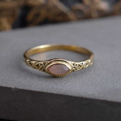 Piercing Designs, Engagement Ring Boho, Orbital Piercing, Pink Gemstone Ring, Rose Quartz Ring, 자수 디자인, Ring Stone, Brass Ring, Boho Ring