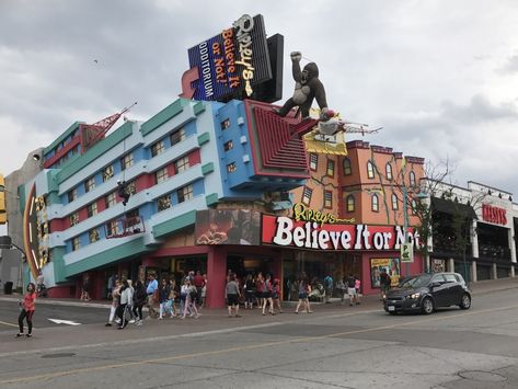 Clifton Hill Niagara Falls, Niagara Falls Pictures, Toronto Vacation, Niagara Falls Trip, City Life Aesthetic, Clifton Hill, Ripley Believe It Or Not, Niagara Falls Ontario, Niagara Falls Canada