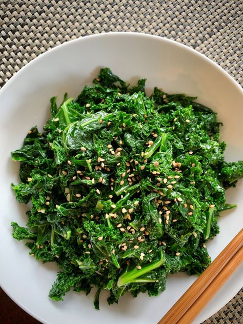 Kale Side Dish, Korean Seasoning, Spinach Side Dish, Korean Side Dishes, What Can I Eat, Kale Leaves, Super Greens, Teriyaki Chicken, Yummy Sides