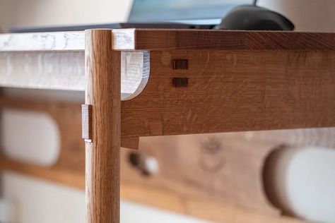 Sage Kama Japanese joinery desk Japanese Furniture Modern, Japanese Wood Joints, Japanese Desk, Japanese Joinery, Furniture Design Inspiration, Japanese Furniture, Wood Joints, Carpentry Diy, Woodworking Joints