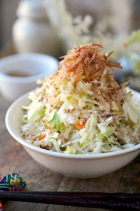 japanese cabbage salad Japanese Cabbage Salad, Japanese Cabbage, Asian Side Dishes, Cabbage Salad Recipes, Easy Japanese Recipes, Refreshing Food, Coleslaw Mix, Cabbage Salad, Japanese Cooking