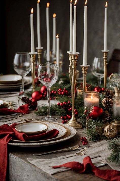 Deco Christmas Table, Christmas Table Elegant, Table Setting Christmas Holiday, Christmas Dining Table Decor Ideas Place Settings, Red Christmas Dining Table Decor, Red Tablescape Christmas, Gold And Red Christmas Table Decor, Fancy Christmas Table Setting, Red Christmas Tablescapes