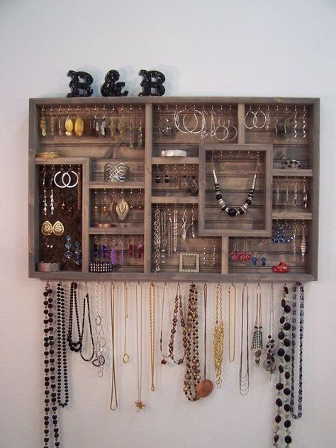 Jewerly Organizer, Diy Jewelry To Sell, Jewelry Organizer Wall, Decor Baie, Etsy Diy, Jewelry Organizer Diy, Hanging Jewelry, Jewelry Images, Jewellery Storage