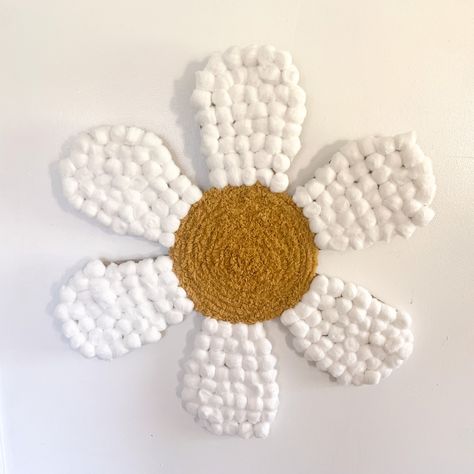 DIY GIANT Daisy Wall Hanging | Grey Skies & Rainbow Highs Giant Daisy, Daisy Wall, Large Daisy, Spring Crafts For Kids, Spiral Pattern, Grey Skies, Kid Crafts, Hot Glue, The Flowers