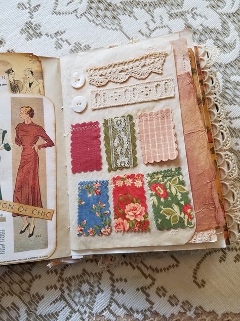 Sewing Journal Ideas, Textiles Scrapbook, Fabric Scrapbook, Sewing Scrapbook, Sewing Journal, Handmade Journals Diy, Fabric Journal, Round Robin, Diy Journal Books