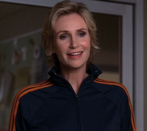 Sue Sylvester, Glee, Season 1, Wigs