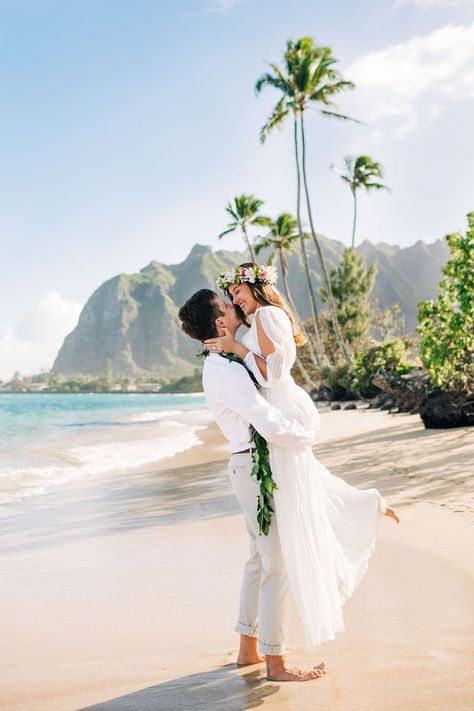 Oahu Hawaii Beach Elopement. E and E Photography Hawaii wedding photographer. Beach Wedding Photos, Beach Wedding Photography, Wedding Pictures Beach, Beach Wedding Pics, Hawaii Beach Wedding, Hawaii Wedding Photography, Dream Beach Wedding, Hawaii Elopement, Wedding Picture Poses