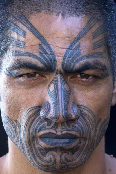 face-tattoos-09 Cool Face Tattoos, Indigenous Futurism, Ta Moko Tattoo, Polynesian People, Maori Tattoos, Maori People, Maori Tattoo Designs, Māori Culture, 얼굴 드로잉