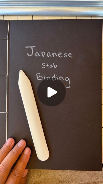 Different Book Binding Techniques, Japanese Binding Tutorial, Elastic Band Book Binding, Japanese Stab Binding Tutorial, Sketchbook Binding Ideas, Japanese Book Binding Tutorial, Japanese Stitch Binding, Simple Book Binding Methods, Paper Binding Ideas