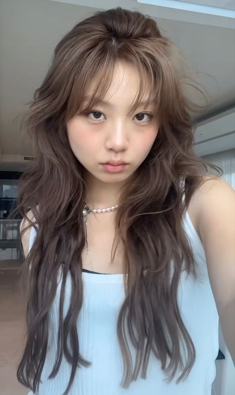 Hair Color Tan Skin Asian, Kpop Brown Hair, Brown Korean Hair, Light Brown Asian Hair, Hair Color Ideas For Tan Skin, Hair Color For Neutral Skin Tone, Brown Hair Kpop, Brown Hair Asian, Blonde Hair Kpop