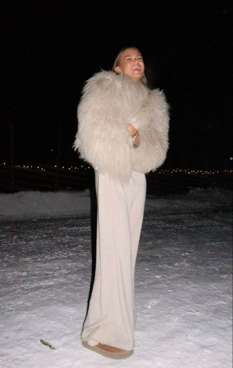 Fur Coat Outfit Winter, White Fur Coat Outfit, Faux Fur Coat Outfit, Faux Fur Jacket Outfit, Winter 2023 Fashion Trends, Fur Coat Aesthetic, Coat Outfit Winter, Fur Coat Outfits, Slavic Aesthetic