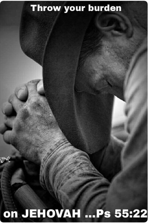 Cowboy Praying, Cowboy Prayer, Real Cowboys, Material Art, Cowboy Horse, Cowboys And Indians, Cowboy Up, Hands Together, Ranch Life