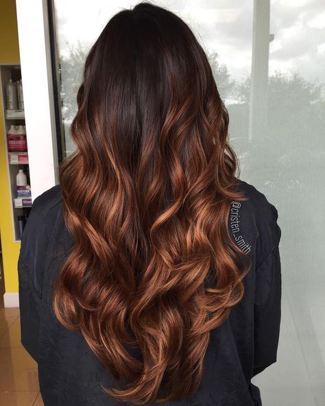 Chocolate Mocha Ombre Long Hair Auburn Balayage, Rambut Brunette, Chocolate Brown Hair Color, Brown Ombre Hair, Hair Color Caramel, Curly Weave Hairstyles, Chocolate Hair, Colored Curly Hair, Ombré Hair