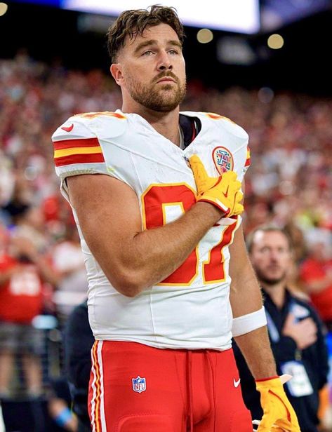 Kelce Chiefs, Kc Chiefs Football, Kansas Chiefs, Hogwarts Outfits, Jason Kelce, Kansas City Chiefs Football, Chiefs Football, Different Sports, Peyton Manning