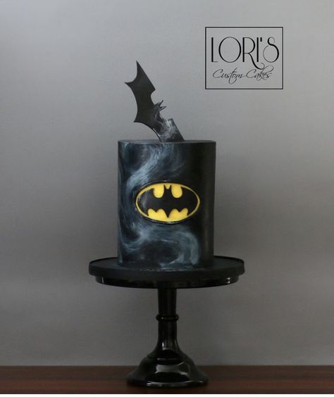 Batman Theme Party, Batman Themed Birthday Party, Superhero Cakes, Batman Birthday Cakes, Small Birthday Cakes, Batman Suit, Batman Theme, Superhero Birthday Cake, Batman Cake