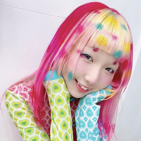 Kawaii Natural Hairstyles, Decora Hair Styles, Decora Hairstyle, Pink Rainbow Hair, Crazy Hair Dye, Silly Hairstyles, Sherbet Hair, Cool Hair Styles, Harajuku Hairstyle