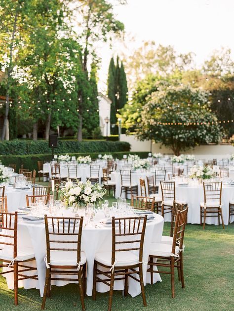 Ivory white and greenery reception centerpieces, wedding reception decor, al fresco reception, outdoor wedding tables, tablescapes, chiavari chairs, white tablecloths - Scripps College Wedding - Southern California Wedding Photographer - Rachel Solomon Photography Off White Table Cloths Wedding, Modern Garden Wedding Reception, Outdoor Wedding Round Table Settings, Outdoor Garden Reception, Al Fresco Wedding Receptions, Outdoor Wedding Round Tables, Wedding Table Chairs, Outdoor Wedding Reception Tables Layout, Outdoor Wedding Reception Ideas Elegant