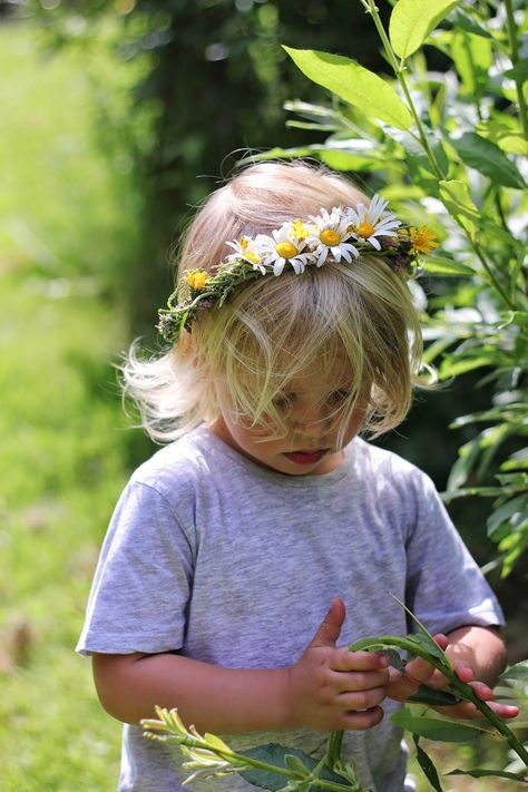 You fairy, wild and free childhood, natural flower crown, natural childhood in the summer daze perfection Nature, Flower Crowns, Flower Crown Kids, Natural Flower Crown, Crown Kids, Crown For Kids, Wild And Free, Free Kids, Flower Crown