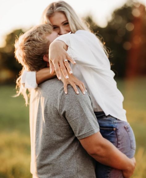 Poses For Proposal, Engagement Photos On Iphone, Engagement Photo Field Ideas, Over The Shoulder Engagement Photo, Engagement Pictures Hairstyles, Cute Simple Engagement Pictures, Getting Engaged Photos, Engagement Moment Photos, Outdoor Photoshoot Ideas Couples Engagement Shots