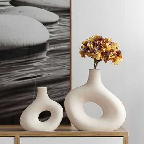 Minimal white home decor Living Room Display Cabinet, Abstract Ornaments, Zen Living Room, Nordic Vase, Zen Home Decor, Organic Ceramics, Cerámica Ideas, Room Display, Modern Vase