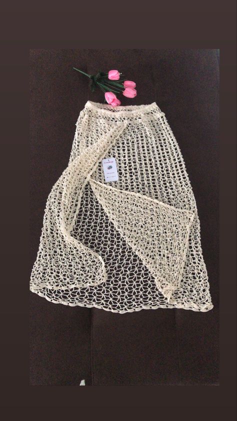 Crochet Skirt Ideas, Crochet Knit Top, Skirt Ideas, Mode Crochet, Aesthetic Crochet, Crochet Design Pattern, Knitting Patterns Free Cardigans, Top Ideas, Thigh Recipes