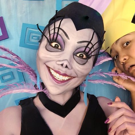 amazing Yzma makeup Villains Decorations, Artsy Costumes, Yzma Makeup, Yzma Cosplay, Face Inspiration, Awesome Costumes, Costume Disney, Villain Costumes, Disney Makeup