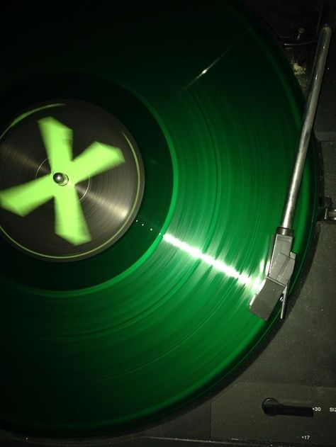 Ed Sheeran Ed Sheeran Vinyl, Whats Wallpaper, Vinyl Aesthetic, Rockstar Aesthetic, Dark Green Aesthetic, Mountain Dew, Music Album Cover, Music Aesthetic, Aesthetic Colors