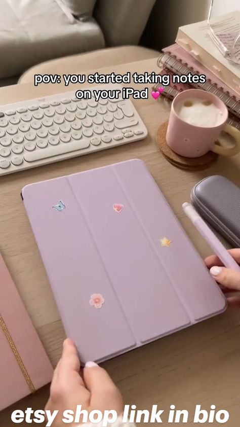 Come take notes with me 💕😍✍🏻🥰 plannerpageideas #freebloggingplanner #homeschoolplannerprintable🔻. Take Notes With Me, Ipad Writing, Ipad Essentials, Cute Ipad Cases, Ipad Hacks, Apple Pen, Phone Ideas, Notes Inspiration, Ipad Accessories