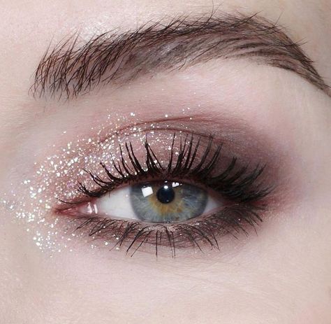 beauty, eye makeup, glitter Sparkle Eye Makeup Glitter, Light Shimmer Eye Makeup, Taupe Makeup Look, Smoky Glitter Eye Makeup, Simple Glitter Eye Makeup, Taupe Makeup, Smoky Eyes Makeup, Sparkle Eye Makeup, Natural Makeup For Teens