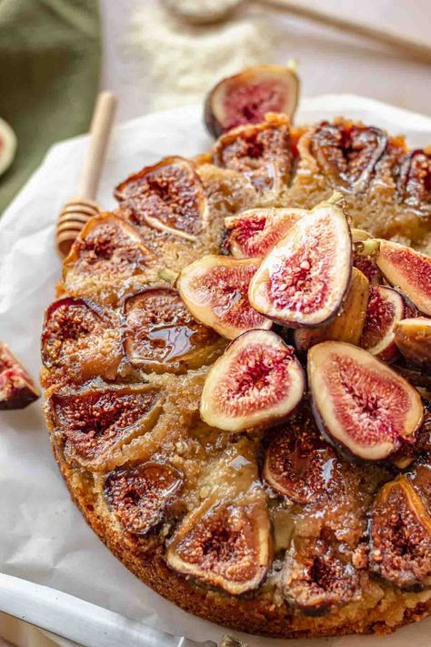 This simple and delicate fig cake takes fresh figs and a buttery almond cake batter that gets turned out into a beautiful, caramelized upside-down cake. It's the perfect cake for fig lovers during peak fig season and is incredibly easy to make. Fig And Almond Cake, Fig And Almond Tart, Savory Fig Dishes, Fig Honey Cake, Fresh Fig Desserts Easy, What To Make With Dried Figs, Fig Bundt Cake, Fresh Fig Cake, Vegan Fig Cake