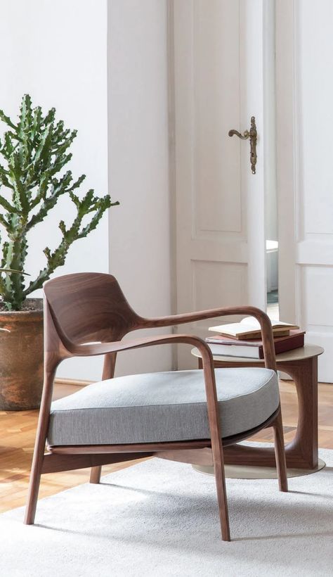 Porada designs wooden pieces using traditional artisan techniques Contemporary Style Furniture, Wooden Lounge Chair, Traditional Armchairs, Italian Furniture Brands, Scandinavian Furniture Design, House Decor Modern, Furniture Design Chair, Be Design, Wooden Armchair