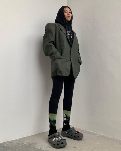 Crocs Style Outfits, Crocs Styling, Crocs Winter, Brownie Girl, Style 2023, Fashion Lookbook, Asian Style, Winter Fashion Outfits, Style Outfits